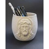 Jesus Pen Holder - İsa Figürlü Dekoratif Masaüstü Düzenleyici ve Kalemlik - Estetik Heykel Tasarımlı Mini Saksı (Planter), Fırça Standı ve Ofis Aksesuarı - Spiritüel Hediye 3D yazıcı ürünü