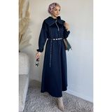Julude Ön Yarım Fermuarlı Bel Lastikli Zincir Aksesuarlı Tesettür Elbise P-00019465 - Lacivert - XL