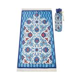 Kadife İpek Dokulu Keseli Mavi Çiçek Desenli Seccade - 62x110 cm, Pratik ve Taşınabilir - IPK01