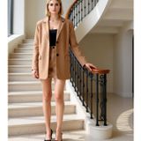 Kadın Alt Üst Süet Görünümlü Dokuma Blazer Ceket Ve Kısa Etek İkili Takım Ve Rahat Bir Stil Sunar