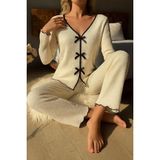 Kadın Beyaz Fiyonklu Iç Çamaşırı ve Uzun Kollu V Yaka Pijama Takımı 4'lü Set - S - M