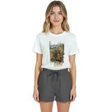 Kadın Beyaz Relaxed Fit %100 Pamuk Tişört – Yağmurlu Şehir Sokağı Suluboya Baskılı