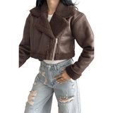 Kadın Crop Suni Deri Kahverengi Ceket – Peluş (Sherpa) Astar & Kruvaze Yaka, Fermuarlı Cropped Biker/Aviator Mont | Sıcak & Şık Kışlık Dış Giyim