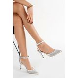 Kadın Fenny Gümüş Saten Kristal Taşlı 9 Cm Teş Detaylı İnce Topuklu Sivri Burunlu Arkası Acık Stiletto