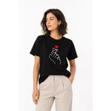 Kadın Kore Parmak Kalp Aşk Temalı Minimal Baskılı Tişört Yazlık Kısa Kol T-Shirt - Siyah