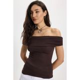 Kadın Slim Fit Dar Kesim Pamuklu Kayık Yaka Kısa Kollu Likralı Kahverengi Bluz