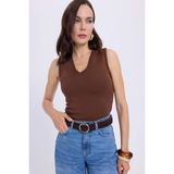 Kadın Slim Fit Dar Kesim V Yaka Sıfır Kol Pamuklu Ribanalı Kahverengi Bluz