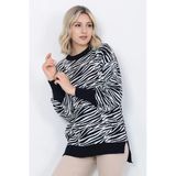 Kadın Triko Kazak Bisiklet Yaka Zebra Desenli Oversize Yırtmaçlı Beyaz Siyah