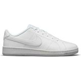Kadınlar İçin Nike Court Royale II Beyaz Günlük Ayakkabı Düz Tabanlı Hafif ve Esnek Tasarım