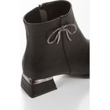 KARABAGSHOES Kadın Tarz Topuklu Sivri Burunlu Tokalı Bot - Siyah