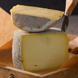 Kaşarcızade 1,5 Yıl Olgunlaştırılmış Şirden Mayalı Kars Kaşarı | Özel Seri - ( 1.8 kg -2 kg ) Kaşarcızade - 1,5 kg