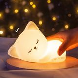 Kedi Figürlü Pofuduk LED Gece Lambası–Yumuşak Dokulu Çocuk Odası