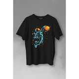 Kendim Seçtim Uzayda Satürn Gezegeni Yanında Basketbol Oynayan Astronot Basketball Baskılı Tişört T-Shirt - XL - Siyah