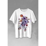 Kendim Seçtim Uzayda Satürn Gezegeni Yanında Basketbol Oynayan Astronot Baskılı Tişört T-Shirt Beyaz - 2XL - 63A-Beyaz