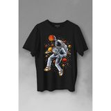 Kendim Seçtim Uzayda Satürn Gezegeni Yanında Basketbol Oynayan Astronot Baskılı Tişört Unisex T-Shirt - 2XL - Siyah