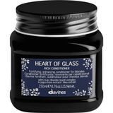 Kerastase Heart Of Glass Sarı ve Işlem Görmüş Saçlar Için Besleyici Zengin Saç Kremi 250 ml