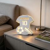 Keruidian Kişiselleştirilmiş Futbol Forması Gece Lambası, Özel İsim ve Numara Ahşap LED Lamba, Erkek Kız Çocuk Yatak Odası için Futbol Temalı Başucu Lambası, Futbol Taraftarı Doğum Günü Hediyesi