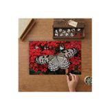 Kırmızı Çiçeklerin Üstündeki Siyah Beyaz Büyük Kelebek Tasarımı 240 Parça Ahşap Puzzle Ahşap Kutuda MP04205