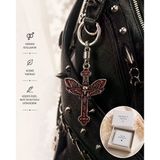 Kırmızı Kelebek Detaylı Gotik Haç Anahtarlık – Unisex Vintage Stil Çanta Aksesuarı