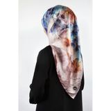 Kirstal Sulu Boya Çiçek Desenli Lila Renkli 90X90 Eşarp (İpek İçermez) Kenar Dikiş Şekli El Dikişli