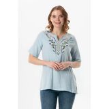 Kısa Kol Çiçek V Yaka Nakışlı Müslin Yazlık Bluz Buz Mavi Bmv 2Xl-3Xl Buz Mavi