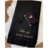 Kişiye Özel Isimli Lüx Kadife Seccade, Düz Velur Isim Nakışlı Seccade, Çeyizlik Hediyelik Seccade - 73 x 110 cm - Siyah