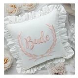 Kişiye Özel Nakışlı Laruel Desenli Fırfırlı Doğum Yastığı Beyaz- Pudra Pembe