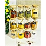Kitchen Pembelia 12'li Etiketli Bambu Kapaklı CAM250ML Baharatlık ve 12 Adet Baharat Kaşığı 24 Parça Baharatlıkset - Şeffaf - 250 ml