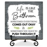 Komik Banyo Dekoru Ahşap Masa Tabelaları Ofis Masası Dekoru - Hayat Banyo Gibidir, Arkadaşlar için Yeni Eve Taşınma Hediyeleri, İş Arkadaşları için Ev Hediyeleri, Raflar için Banyo Dekoru Tuvalet