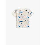 Koton 03E Erkek Bebek Ekru Desenli Kollu Bisiklet Yaka Köpek Balığı ve Balina Baskılı T-shirt