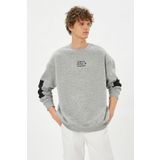 KOTON Erkek 4WAM70152MK Bisiklet Yaka Uzun Kollu İşlemeli Sweatshirt, Gri (031), XL