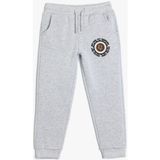 Koton Gri Jogger Eşofman Altı Beli Bağlamalı Cepli Kolej Baskılı Erkek Çocuk İçin Rahat Tasarım - 6 - 7 Yaş