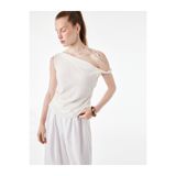 Koton Keten Görünümlü Slim Fit Kolsuz Asimetrik Kesim Kayık Yaka Bluz