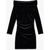 Koton Siyah Slim Fit Uzun Kollu Omzu Açık Madonna Yaka Mini Kadife Elbise
