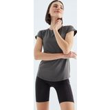 Koyu Gri Sırt Pencereli Kısa Kol Standart Kalıp O Yaka Kadın T-Shirt - 97101