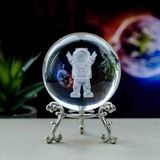 Kristal Cam Kar Küresi 3D Boyutlu Metal Standlı Dekoratif Hediyelik Konsept Set – Özel Tasarım Premium Seri Şık Masaüstü Aksesuar Biblo Süs Ev Ofis Dekorasyonu Için Şık Zarif Set - ASTRONOT ADAM - ÖZEL SERİ