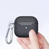 Kupa Apple Airpods 4 Kılıf Deri Görünüm Darbe Emici Askı Aparatlı Taşınır Şık Silikon Kapak - Siyah