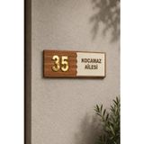 Kutaydan Kişiselleştirilebilir Ahşap Kapı Tabelası, 25x10 cm | Gold Pleksi Rakam, Aile İsmi Yazılabilir, İç ve Dış Mekan, Ahşap Zemin, Mdf Lazer kesim