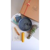 Kyphi Natural Siva Tütsülük ve Enerji Başlangıç Seti : Palo Santo Ağaç Tütsü, Adaçayı Tütsü Demeti, Balmumu Mum - Gri - 1 Adet