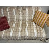 La Lune Home Comfort Plus Kaymaz Koltuk Örtüsü Tavşan Tüyü 175X215 - Krem - Bej - 175 x 215 cm