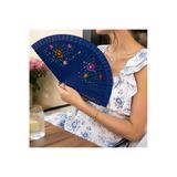Lacivert Zeminli Katlanabilir El Yelpazesi Pembe Sarı Çiçek Desenli Ahşap Saplı Dekoratif El Yelpazesi 40X22 Cm Geleneksel Tasarım