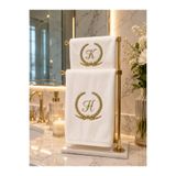 LARENİS 2’li Kişiye Özel Gold Harf İşlemeli 2’li Beyaz Kadife El Havlusu Seti 30x50 cm | İsim Baş Harfli Lüks Banyo Havlusu