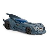 Larskas Batman Batmobile Araba: 40 cm Boyutunda Aksiyon Figürü ile Eğlenceli Oyun