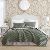 Laura Ashley - Kraliçe Yorgan Seti, Katı Kadife Ters Çevrilebilir Yatak, Tüm Mevsim Ev Dekoru Şemsiyeli ve Bonus Yastık Kılıfı (Elmas Dikiş Koyu Yeşil, Kraliçe)