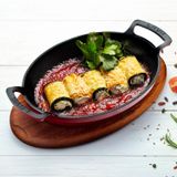 Lava Döküm Demir Yekpare Çift Kulplu Kayın Servis Ahşabı Ölçü 23x17 cm Kırmızı Döküm Oval Sahan