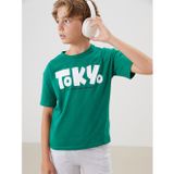 LCW Kids Yeşil Bisiklet Yaka Tokyo Baskılı Erkek Çocuk Tişört