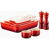 Le Creuset 5 Parça Seramik Fırın Kabı ve Tuz-Biber Değirmeni Seti - Kırmızı