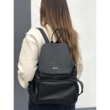 Lebina Kadın Sırt Çantası Yıkanmış Deri Malzeme ile 33 cm En 38 cm Boy 15 cm Derinlikte Günlük Kullanım - 000-Siyah