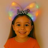LED Işıklı Love Yazılı Pembe Fiyonk – Kız Parti Tacı - 1 Ay