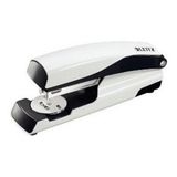 Leitz Wow 55022001 Metalik Beyaz 30 Sayfa Kapasiteli Zımba Makinesi